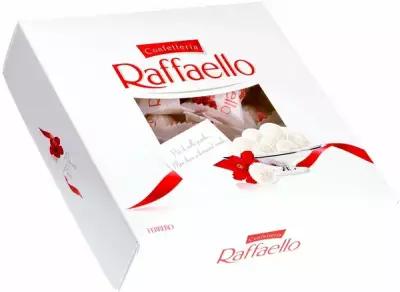 Конфеты Raffaello с цельным миндальным орехом в кокосовой обсыпке 240г 1 шт