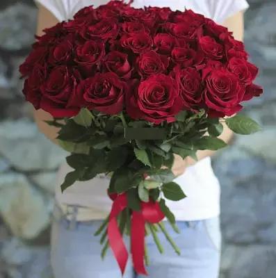 Букет из 35 красных роз 50 см