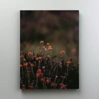 Интерьерная картина на холсте "Цветущая поляна №1" цветы и растения, размер 30x40 см