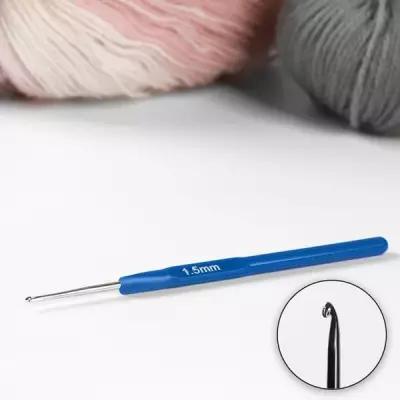 Крючок для вязания, с пластиковой ручкой, d - 1,5 мм, 13,5 см, цвет синий 10 шт