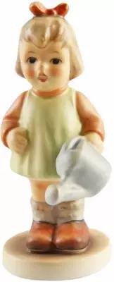 Миниатюрная коллекционная статуэтка Hummel "Девочка с лейкой" из серии "Детки". Фарфор, ручная роспись. Германия, Goebel, 1997-1998 год