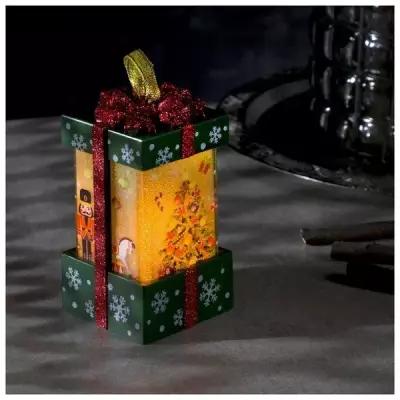 Светодиодная фигурка Luazon Lighting "Зеленый подарок с елкой", 6,3х11,5х6,3 см, пластик, АААх3, эффект пламени